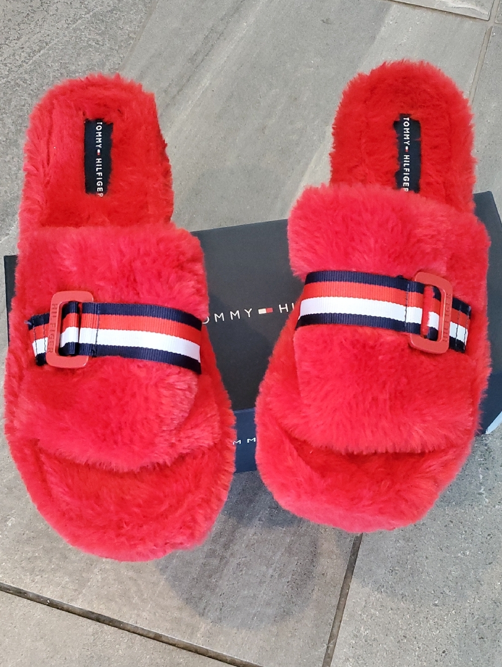 TWLEISUR SLIP-ON HOUSE SHOES - NWT